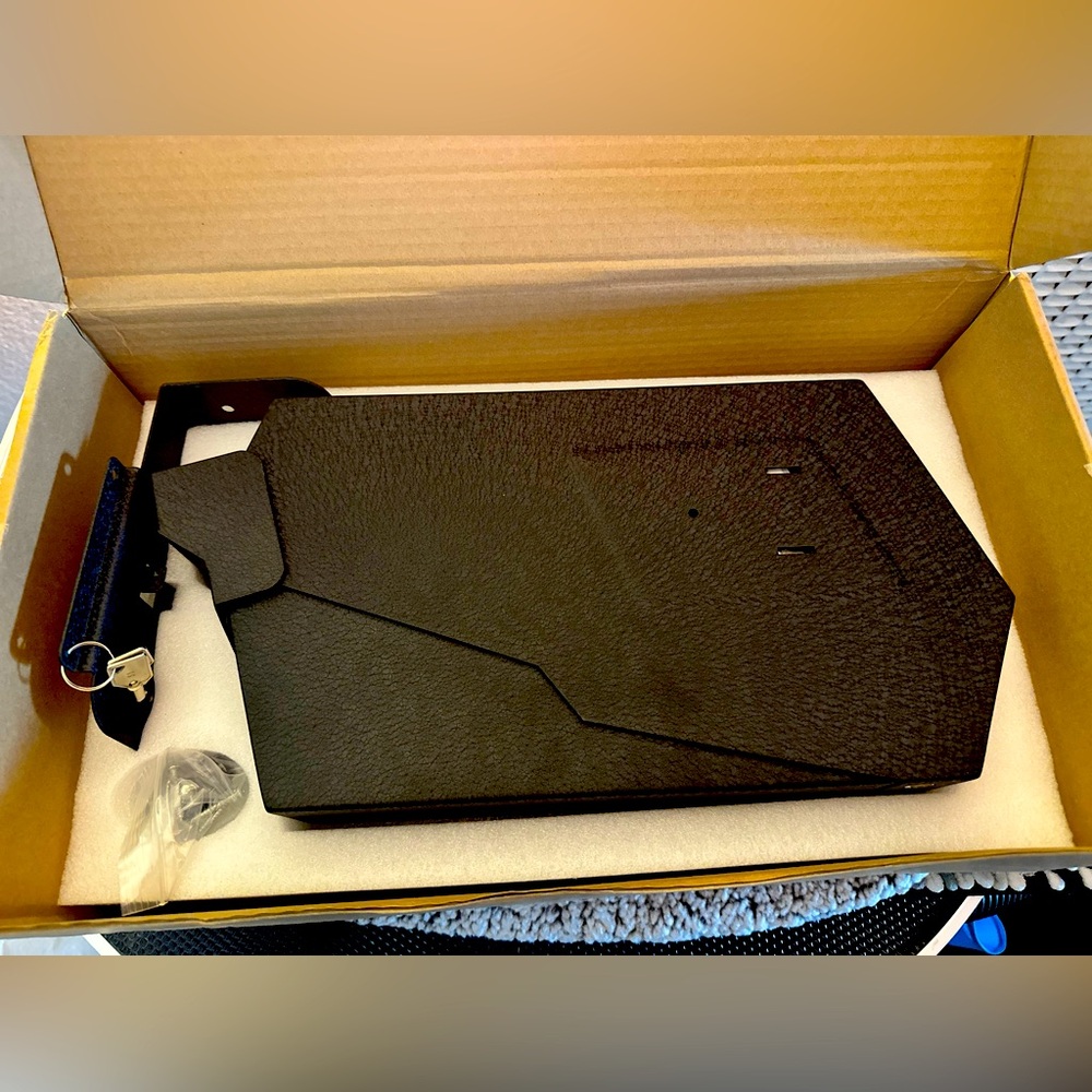Gun quick access safe - Picture 3 of 3